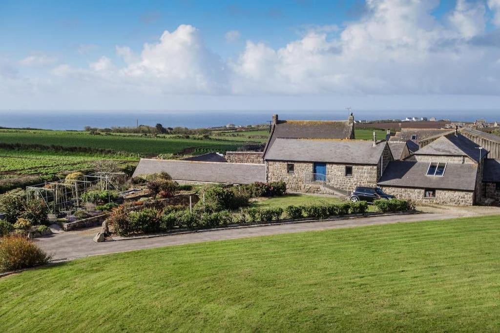 Porthcurno Barns, The Cart Lodge - Cosy Cottage, Walk To Porthcurno Beach, Pedn Vouder & Minack Theatre ペンザンス エクステリア 写真