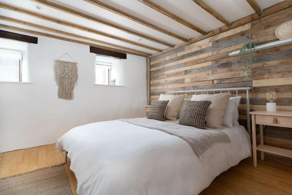 Porthcurno Barns, The Cart Lodge - Cosy Cottage, Walk To Porthcurno Beach, Pedn Vouder & Minack Theatre ペンザンス エクステリア 写真