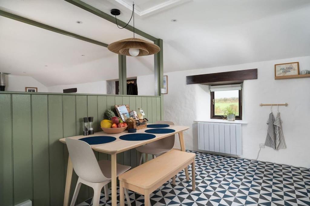 Porthcurno Barns, The Cart Lodge - Cosy Cottage, Walk To Porthcurno Beach, Pedn Vouder & Minack Theatre ペンザンス エクステリア 写真